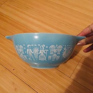 COPY - Vintage Pyrex bowl